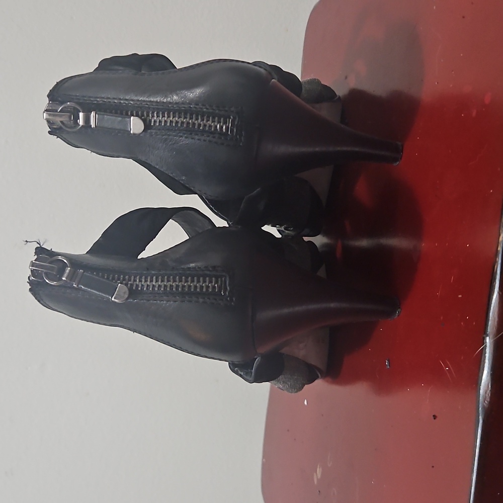 Stylish Black Heeled Sandals - Picture 3 of 4